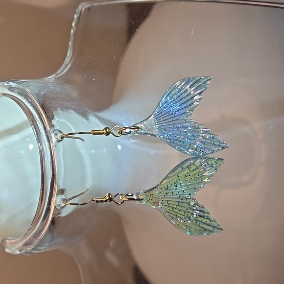 Mermaid Tail Dangle Earrings: Shimmering Acrylic Drops in Soft Pastels - Picture 5 of 8